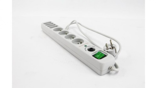 Przedłużacz 8-gniazdowy, 1,5m z filtrem przepięciowym, z wyłącznikiem, 3x1,0mm OWY 25026