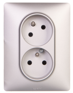 VALENA LIFE Gniazdo podwójne z/u 16A 2P+Z z przesłonami aluminium 753386