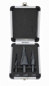 AWTOOLS WIERTŁO STOPNIOWE SPIRALNE KPL. 3szt./ 4-12 4-20 4-39mm/ AICrN/ CZARNE/ ETUI PLASTIK.